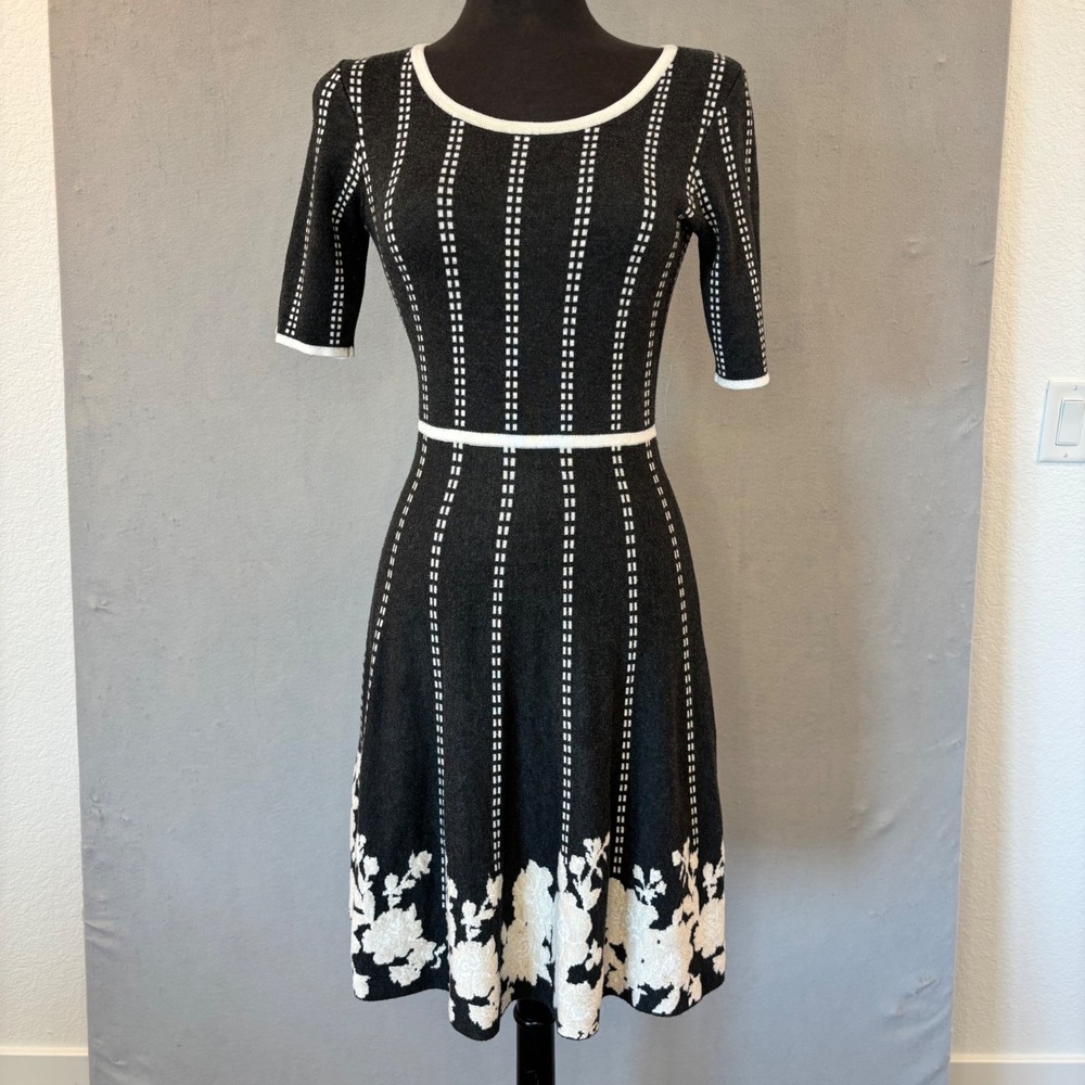 Gabby + Skye Womens Grey White Striped Floral Border Sweater Dress Medium